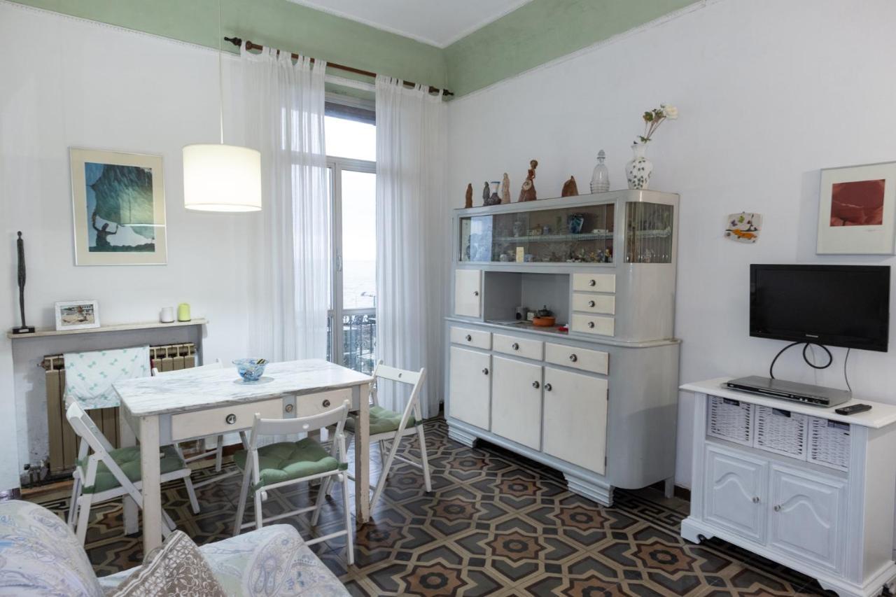 House By The Sea Apartment Албисола Марина Екстериор снимка